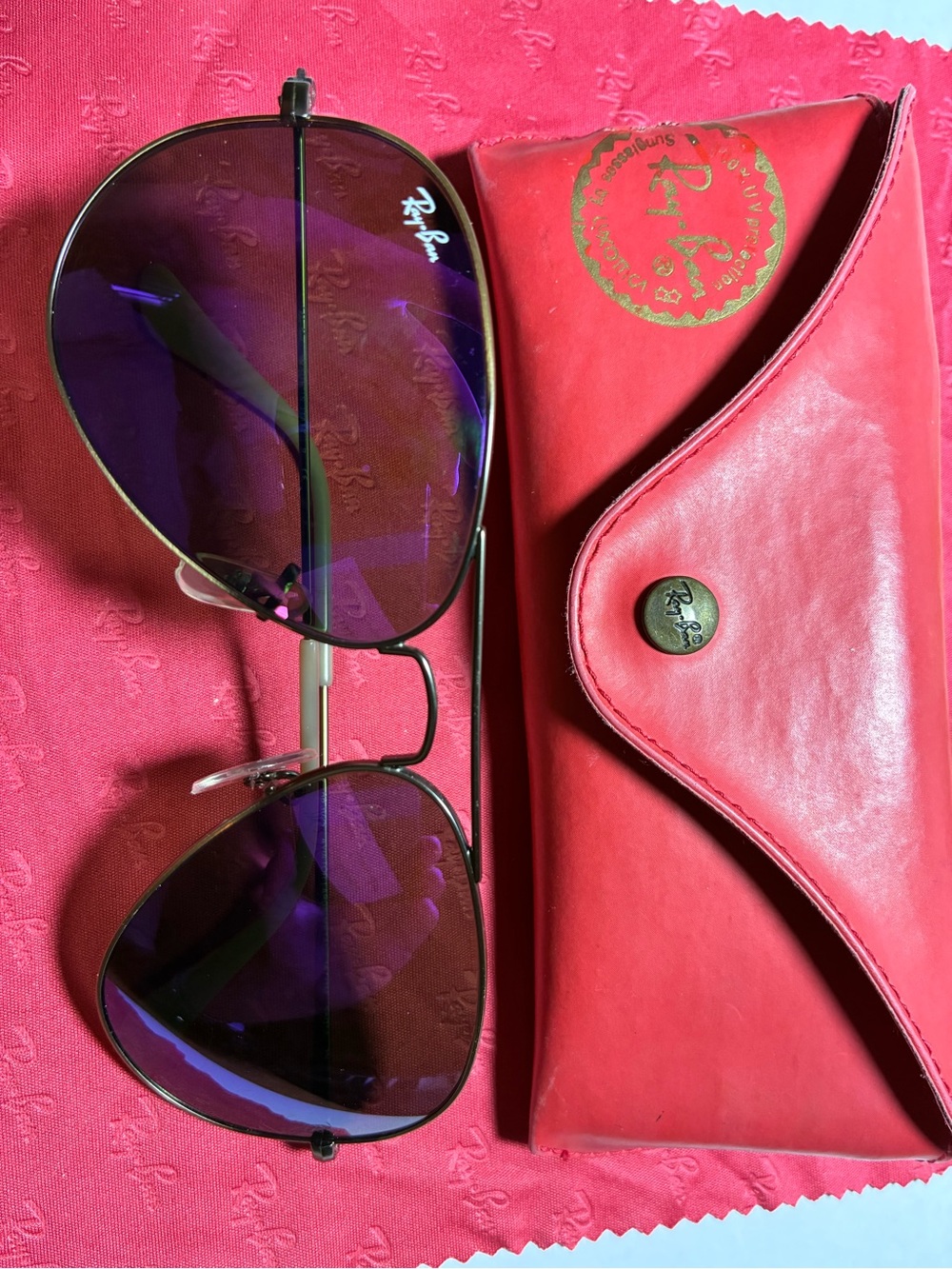 Ray-Ban authentic Aviator Sunglasses with Purple Lenses and Red Case - RB3025